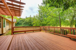 deck-with-bench-in-backyard